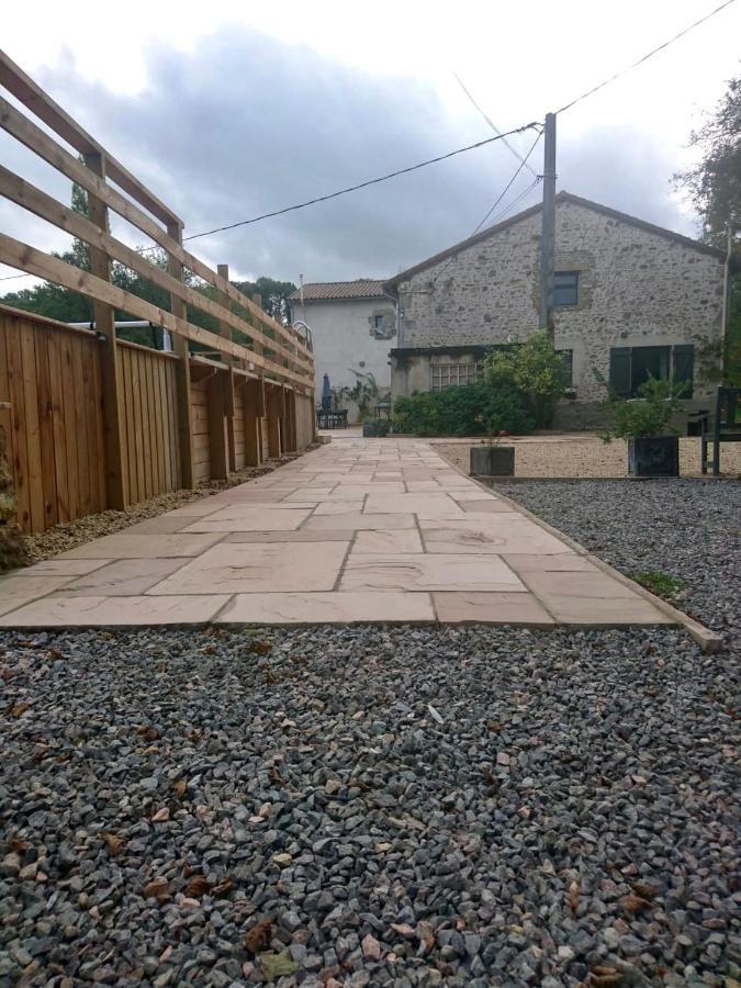 Gite Du Moulin Toucan Berneuil  ภายนอก รูปภาพ